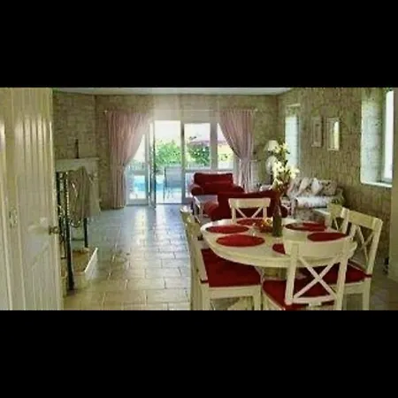 Izmir Alacatida Lueks Kiralik Villa